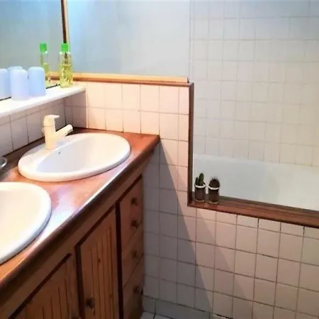 House Le Calme Et La Proximite De La Ville 1 Дом отдыха *
