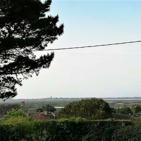 House Le Calme Et La Proximite De La Ville 1 Дом отдыха *